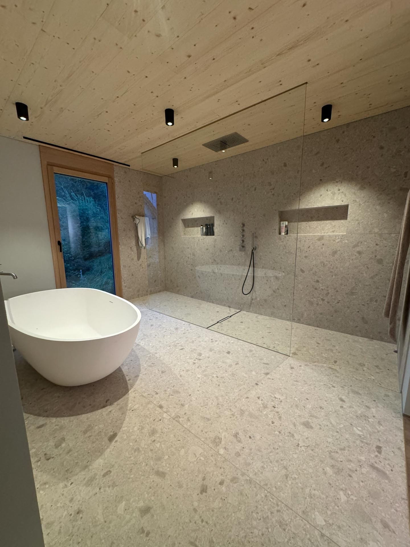 Reust-Platten_Badezimmer-Platten_03.jpg